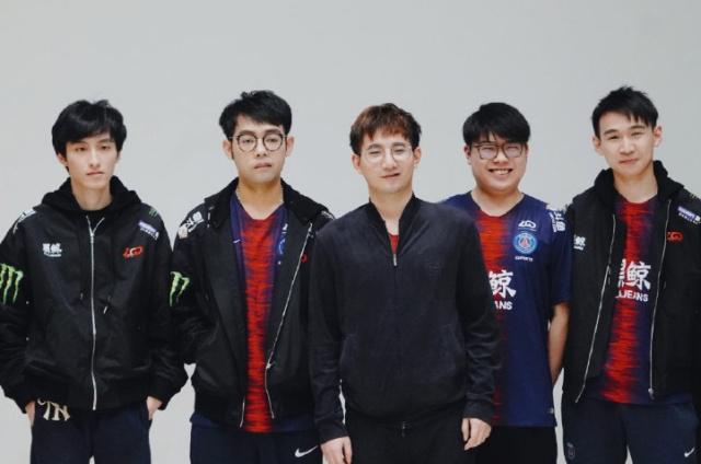 知名金融服 知名金融服